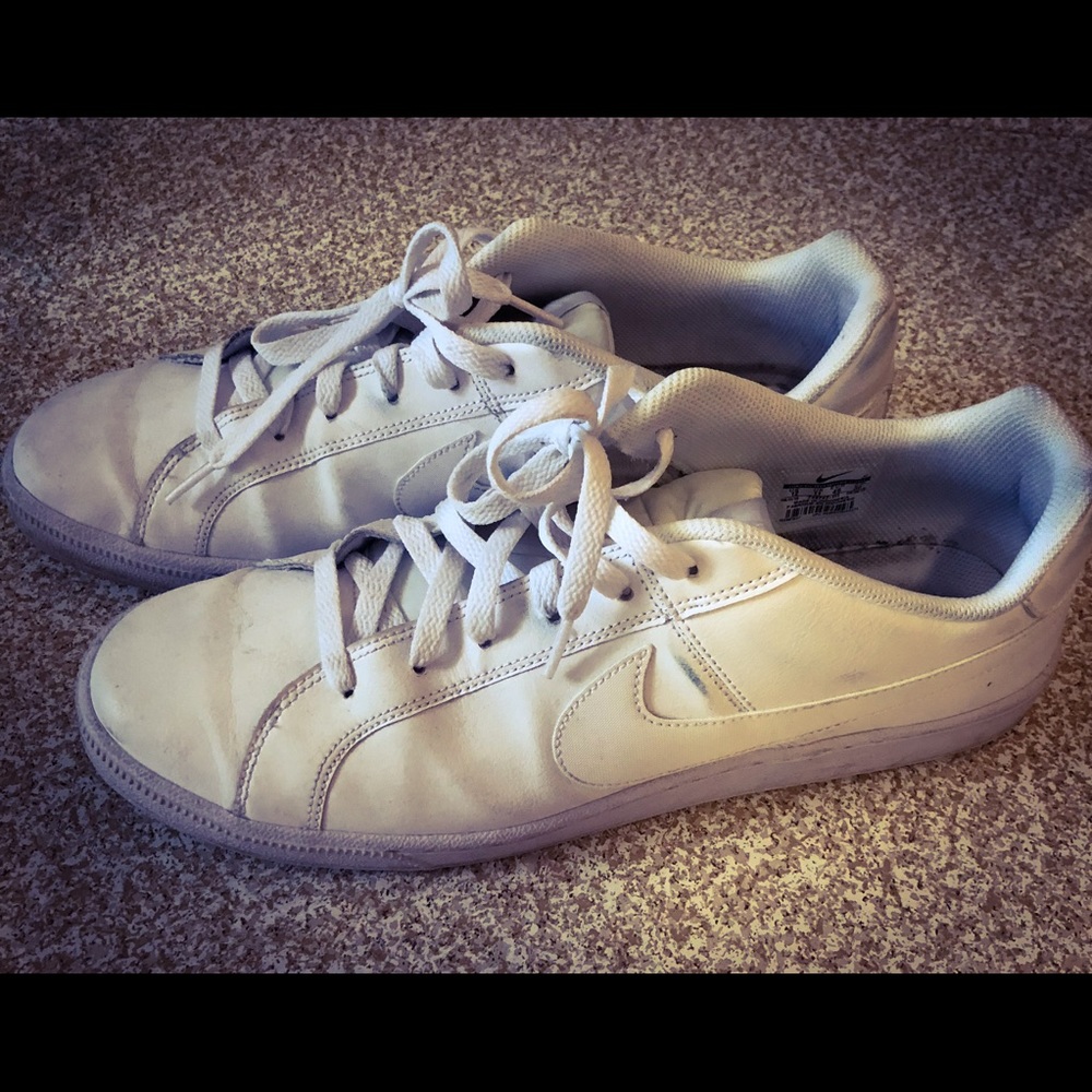 Nike Men’s White Leather Sneaker